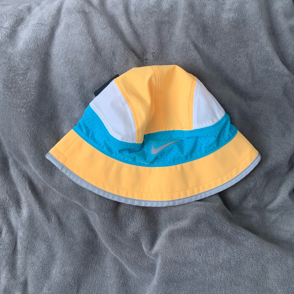NWOT Nike Dri-Fit Perforated Running Bucket Hat Cap Yellow Unisex Size L/XL